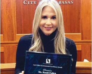 Commission honors coyote advocate