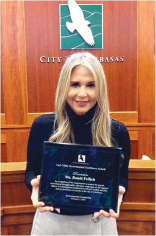 Commission honors coyote advocate